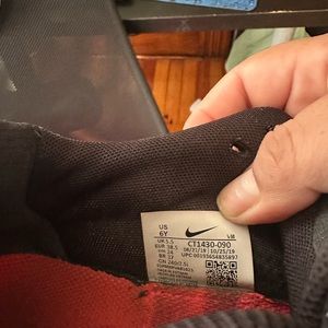 I likes this shoes is size 5 is very comfortable for running and walking.